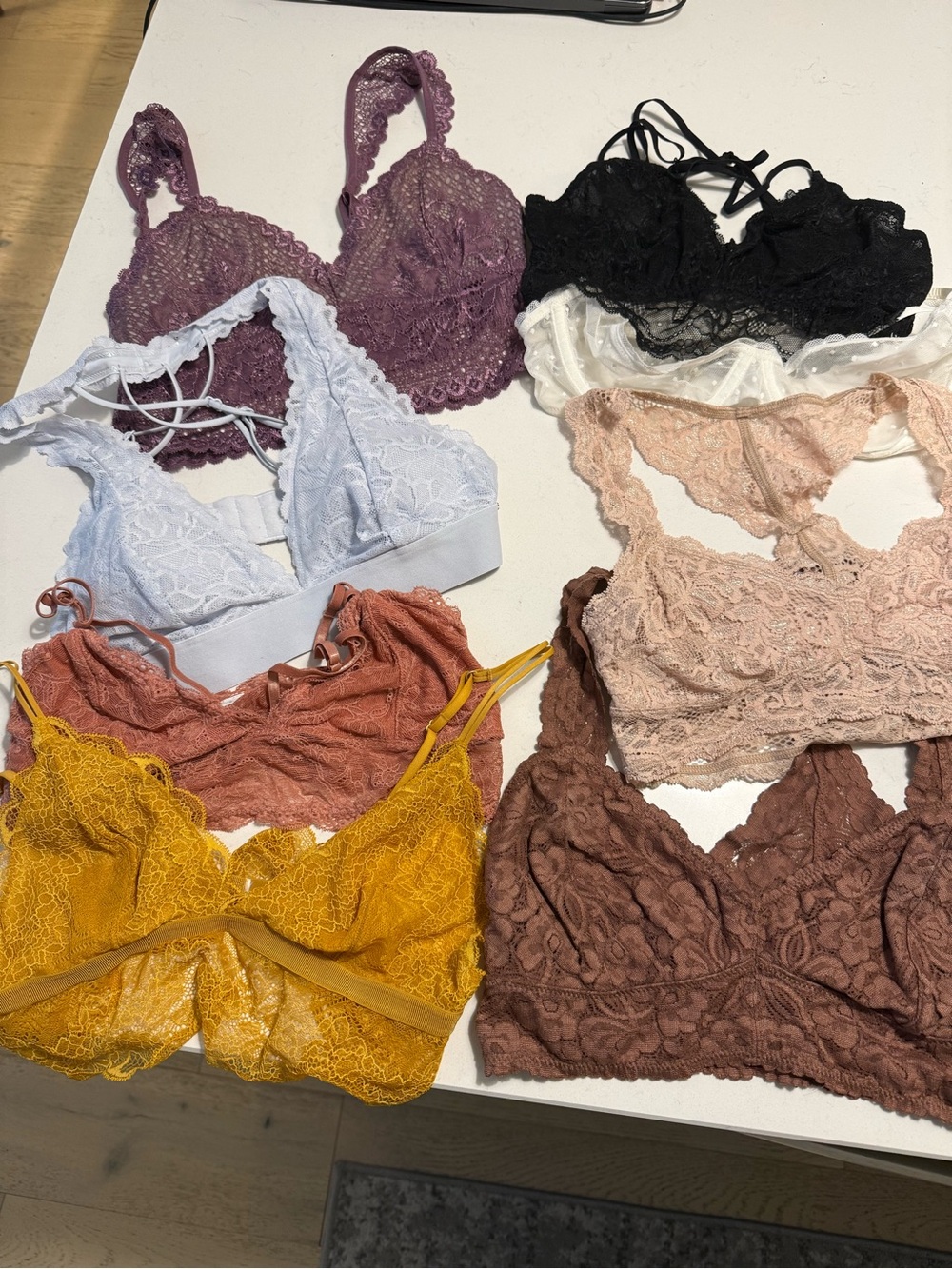 8 bralettes lace